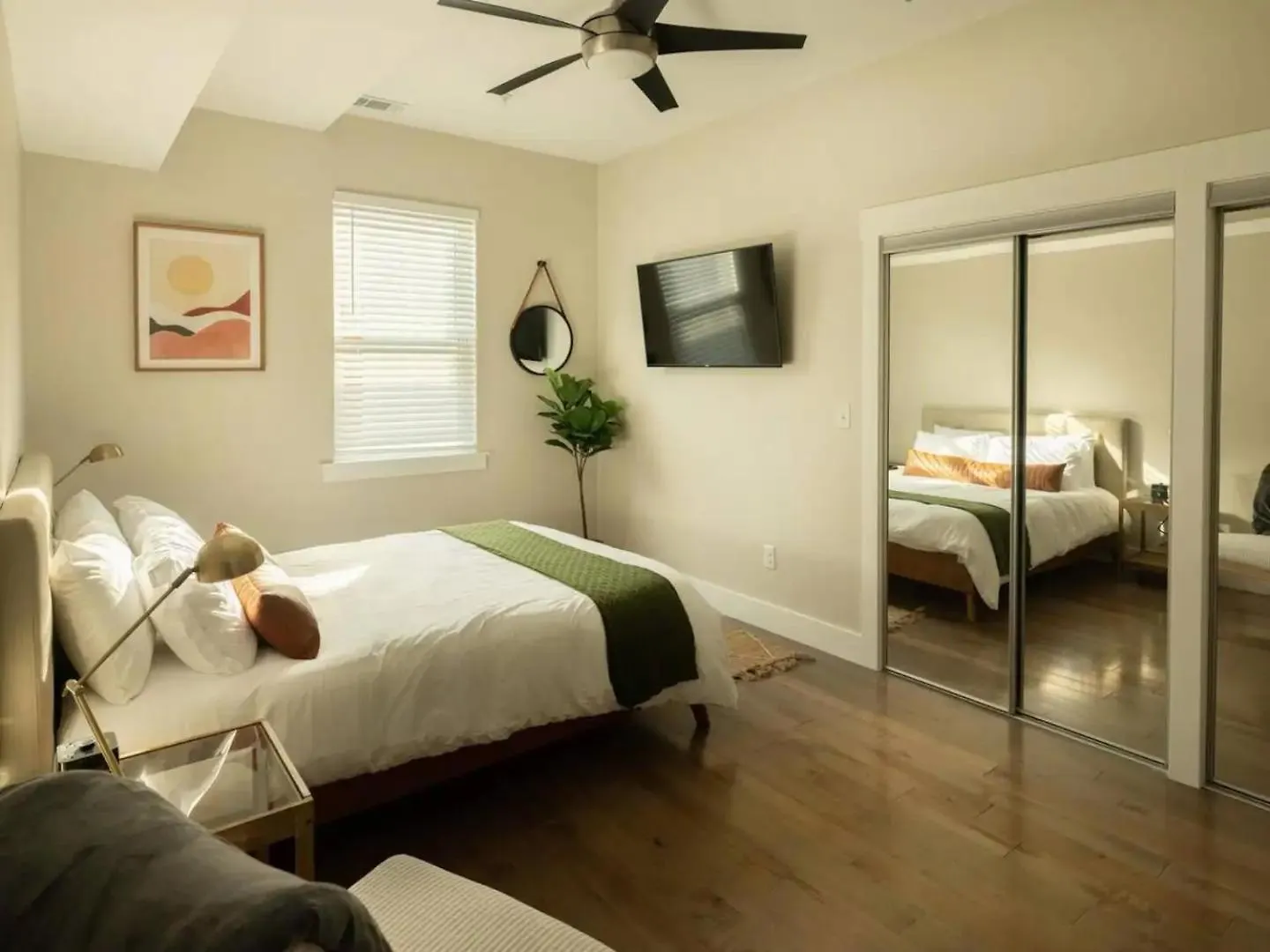 Downtown, Contemporary, 2 Bedroom, Roof Terrace! 3A Savannah